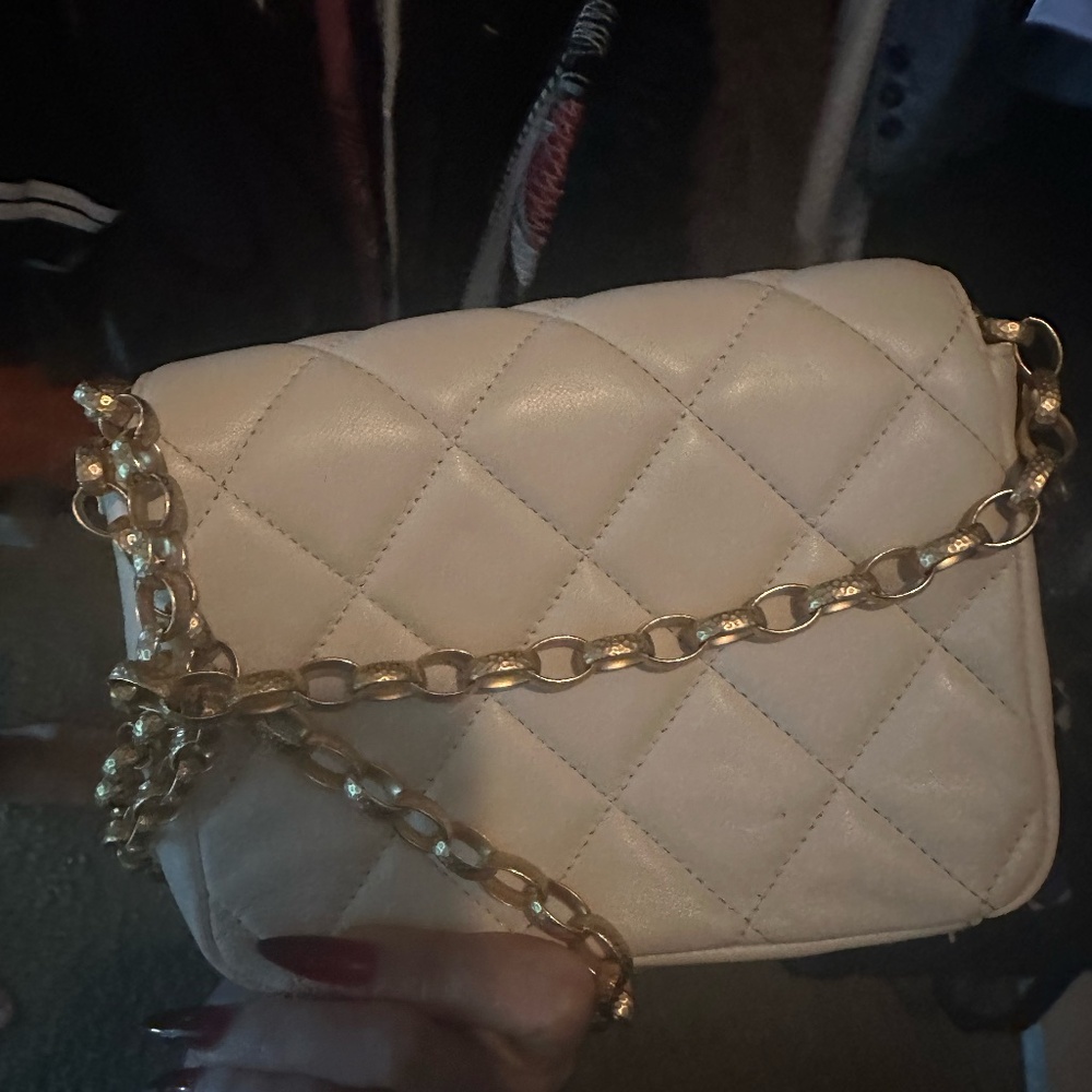 CHANEL white mini quilted flap with gold chain - Picture 3 of 4